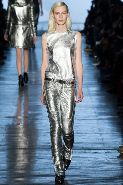 Look 32